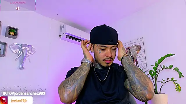 Snapshot of JordanSmiith_ chatting on June 12, 8:52 pm JordanSmiith online show from June 12, 8:52 pm