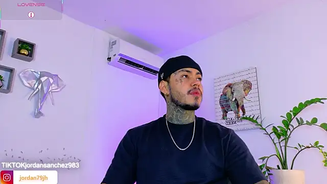 Snapshot of JordanSmiith_ chatting on June 19, 10:13 pm JordanSmiith online show from June 19, 10:13 pm