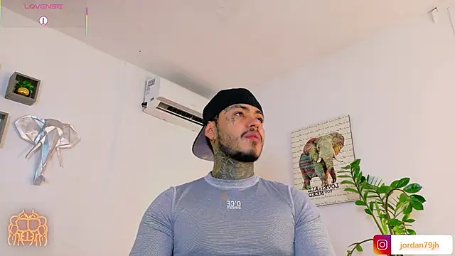 Snapshot of JordanSmiith_ chatting on June 24, 9:14 pm JordanSmiith online show from June 24, 9:14 pm