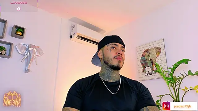 Snapshot of JordanSmiith_ chatting on July 7, 10:58 pm JordanSmiith online show from July 7, 10:58 pm