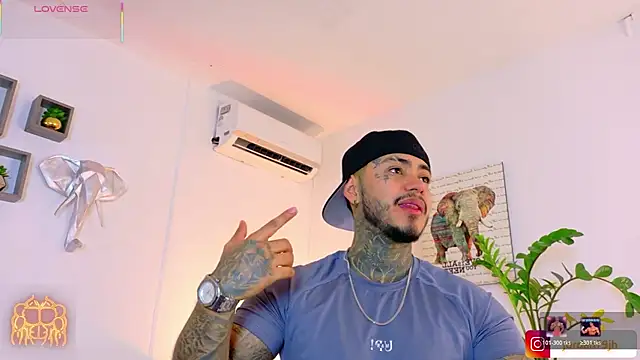 Snapshot of JordanSmiith_ chatting on July 8, 9:19 pm JordanSmiith online show from July 8, 9:19 pm
