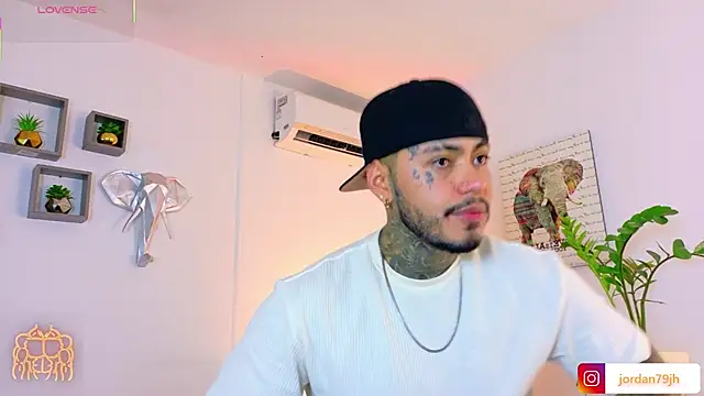 Snapshot of JordanSmiith_ chatting on July 9, 10:03 pm JordanSmiith online show from July 9, 10:03 pm