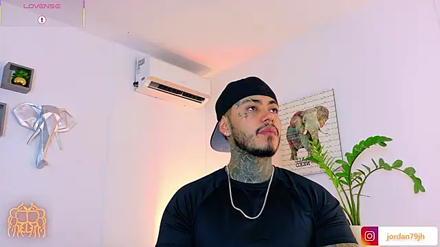 Snapshot of JordanSmiith_ chatting on July 11, 10:00 pm JordanSmiith online show from July 11, 10:00 pm