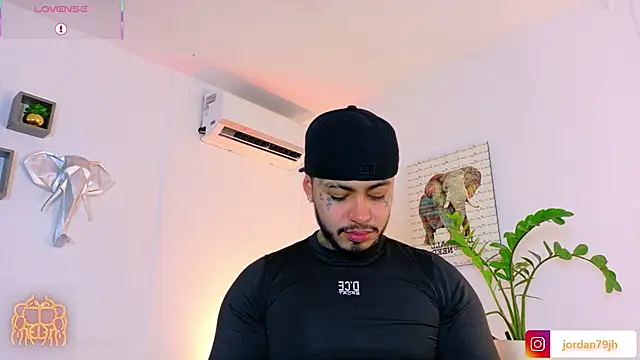 Snapshot of JordanSmiith_ chatting on July 13, 9:17 pm JordanSmiith online show from July 13, 9:17 pm