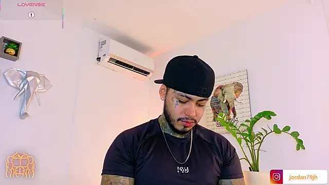 Snapshot of JordanSmiith_ chatting on July 18, 8:34 pm JordanSmiith online show from July 18, 8:34 pm