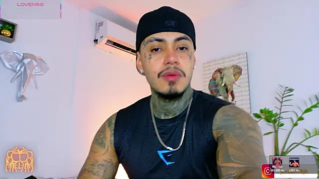Snapshot of JordanSmiith_ chatting on July 23, 10:08 pm JordanSmiith online show from July 23, 10:08 pm
