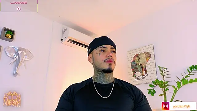 Snapshot of JordanSmiith_ chatting on July 28, 10:42 pm JordanSmiith online show from July 28, 10:42 pm