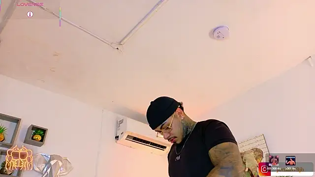 Snapshot of JordanSmiith_ chatting on July 29, 9:13 pm JordanSmiith online show from July 29, 9:13 pm