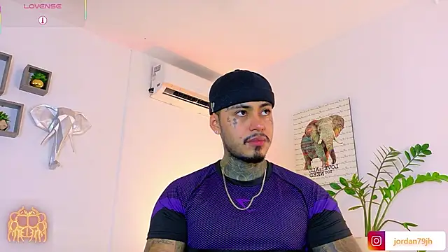 Snapshot of JordanSmiith_ chatting on July 31, 10:42 pm JordanSmiith online show from July 31, 10:42 pm