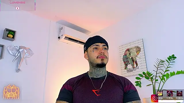 Snapshot of JordanSmiith_ chatting on August 1, 11:03 pm JordanSmiith online show from August 1, 11:03 pm