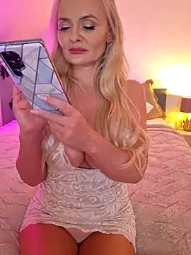 GjuliaX online show from August 9, 5:51 pm