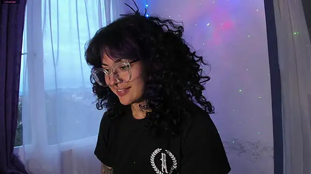 Snapshot of witchviolet chatting on January 3, 10:51 pm witchviolet online show from January 3, 10:51 pm