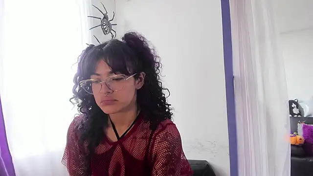Snapshot of witchviolet chatting on January 7, 7:59 pm witchviolet online show from January 7, 7:59 pm