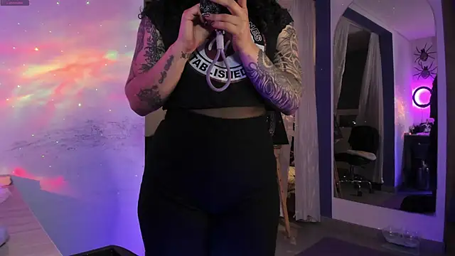 Snapshot of witchviolet chatting on February 27, 11:37 pm witchviolet online show from February 27, 11:37 pm
