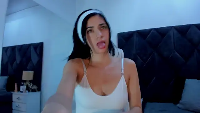 Linisprincehot69 online show from December 1, 9:15 pm