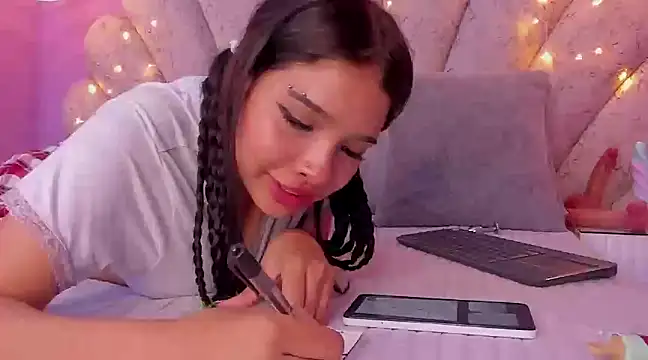 chloe watson  online show from March 5, 2:25 am