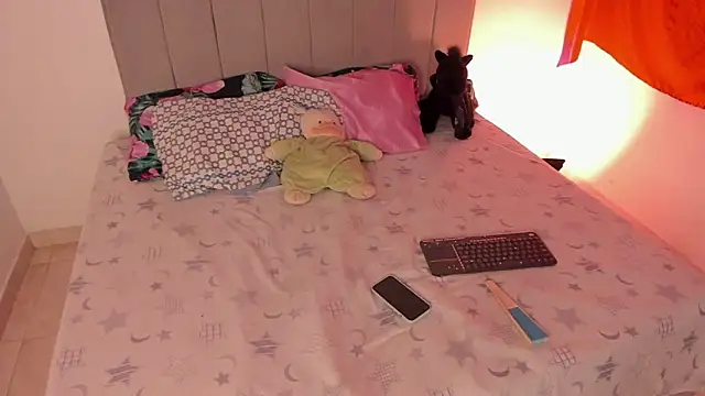 Snapshot of chloe_watson_ chatting on July 25, 11:35 pm chloe watson online show from July 25, 11:35 pm