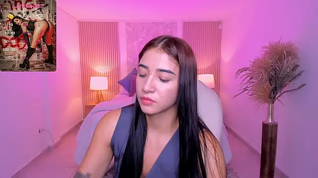Snapshot of Antonella_Grayy chatting on October 3, 11:07 am Antonella Grayy online show from October 3, 11:07 am