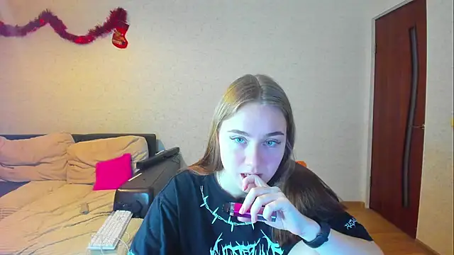 Snapshot of natali2550 chatting on December 11, 9:01 pm natali2550 online show from December 11, 9:01 pm