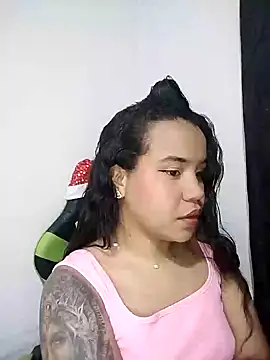 Snapshot of leila_22 chatting on December 19, 2:12 am leila 22 online show from December 19, 2:12 am