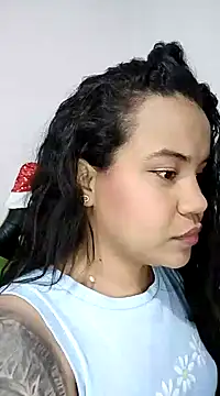 Snapshot of leila_22 chatting on December 21, 10:17 am leila 22 online show from December 21, 10:17 am