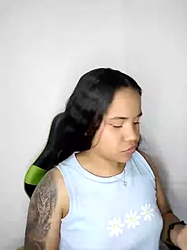 Snapshot of leila_22 chatting on January 26, 9:51 am leila 22 online show from January 26, 9:51 am