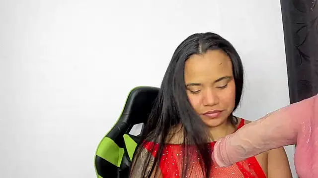 Snapshot of leila_22 chatting on February 11, 4:46 pm leila 22 online show from February 11, 4:46 pm