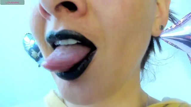Snapshot of queen_fetish chatting on May 27, 7:00 pm queen fetish online show from May 27, 7:00 pm