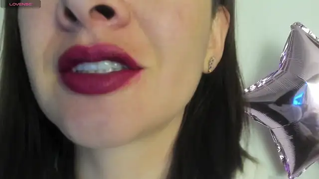 Snapshot of queen_fetish chatting on June 12, 10:36 am queen fetish online show from June 12, 10:36 am