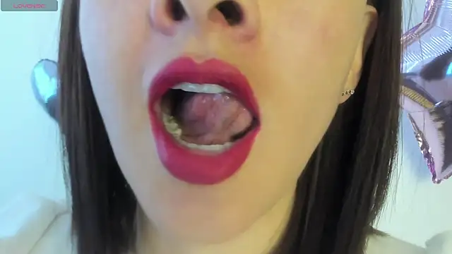 Snapshot of queen_fetish chatting on June 18, 3:38 pm queen fetish online show from June 18, 3:38 pm