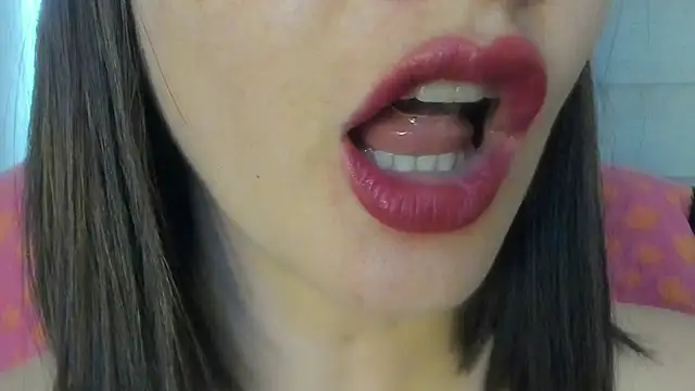 Snapshot of queen_fetish chatting on July 3, 9:32 pm queen fetish online show from July 3, 9:32 pm