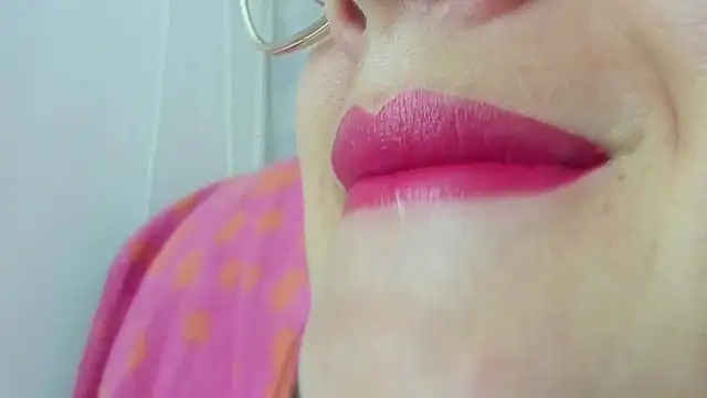 Snapshot of queen_fetish chatting on July 15, 10:20 am queen fetish online show from July 15, 10:20 am
