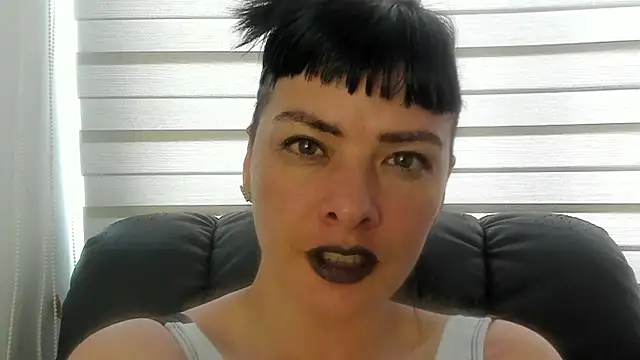 Snapshot of queen_fetish chatting on July 26, 9:00 pm queen fetish online show from July 26, 9:00 pm