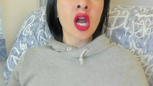 Snapshot of queen_fetish chatting on July 30, 10:36 am queen fetish online show from July 30, 10:36 am