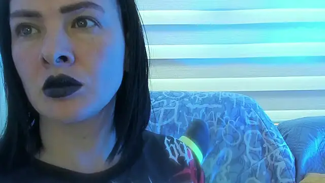 Snapshot of queen_fetish chatting on August 2, 10:19 pm queen fetish online show from August 2, 10:19 pm