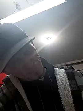 Snapshot of ironwood420 chatting on December 17, 11:28 am ironwood420 online show from December 17, 11:28 am