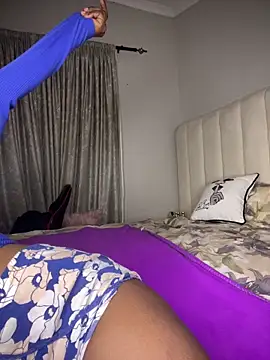 Bustygoddess32 online show from June 5, 11:32 pm