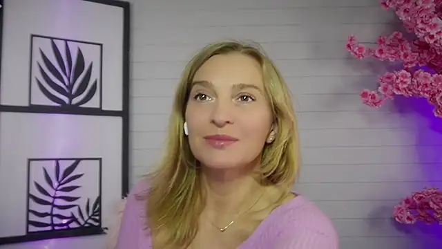 Snapshot of ms_natty chatting on October 12, 7:13 pm ms natty online show from October 12, 7:13 pm