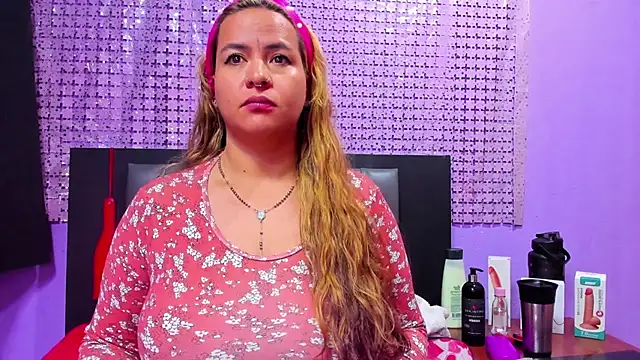 Snapshot of hazel_34 chatting on March 21, 4:06 am hazel 34 online show from March 21, 4:06 am