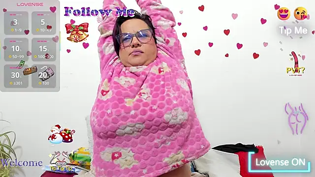 Snapshot of hazel_34 chatting on December 1, 8:41 am hazel 34 online show from December 1, 8:41 am