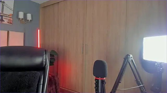 Bambi gurl online show from September 8, 11:04 pm