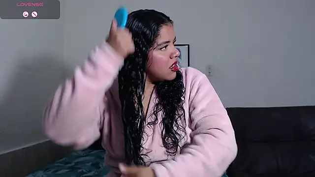 Snapshot of agata_22 chatting on December 4, 3:05 am agata 22 online show from December 4, 3:05 am