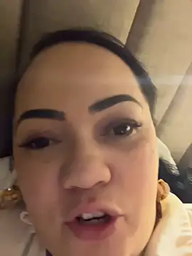 Snapshot of DestineeJayde chatting on February 2, 9:51 am DestineeJayde online show from February 2, 9:51 am