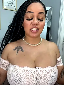 Snapshot of DestineeJayde chatting on September 21, 1:40 am DestineeJayde online show from September 21, 1:40 am