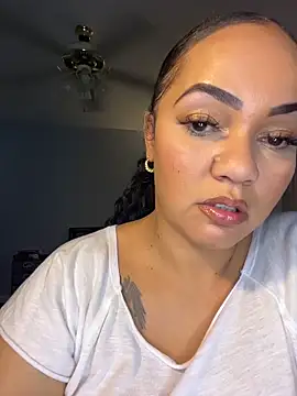 Snapshot of DestineeJayde chatting on October 24, 5:15 am DestineeJayde online show from October 24, 5:15 am