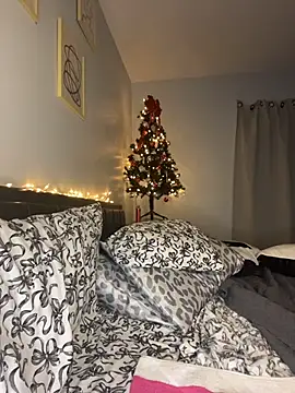 Snapshot of DestineeJayde chatting on November 30, 12:14 am DestineeJayde online show from November 30, 12:14 am