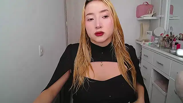 Snapshot of Barbie_girl_69 chatting on July 7, 8:57 pm Barbie girl 69 online show from July 7, 8:57 pm