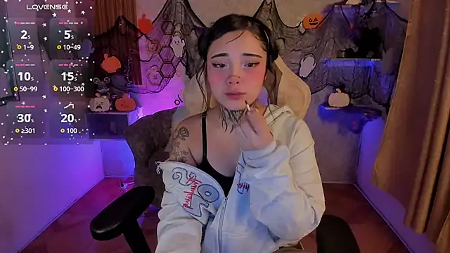 Snapshot of mia_catt05 chatting on October 26, 7:14 am mia catt05 online show from October 26, 7:14 am