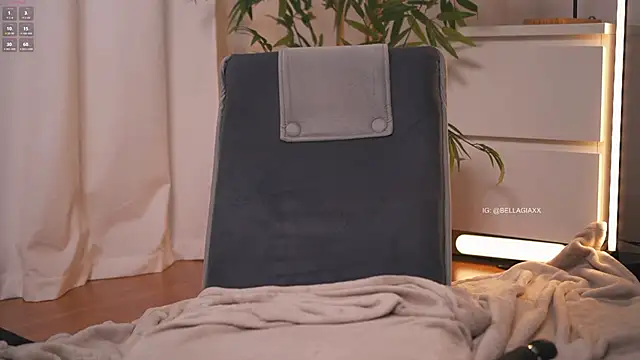 Snapshot of BellaGiaxx chatting on September 27, 1:38 pm BellaGiaxx online show from September 27, 1:38 pm