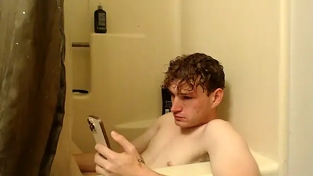 Snapshot of CreamyAustin chatting on September 28, 7:30 pm CreamyAustin online show from September 28, 7:30 pm